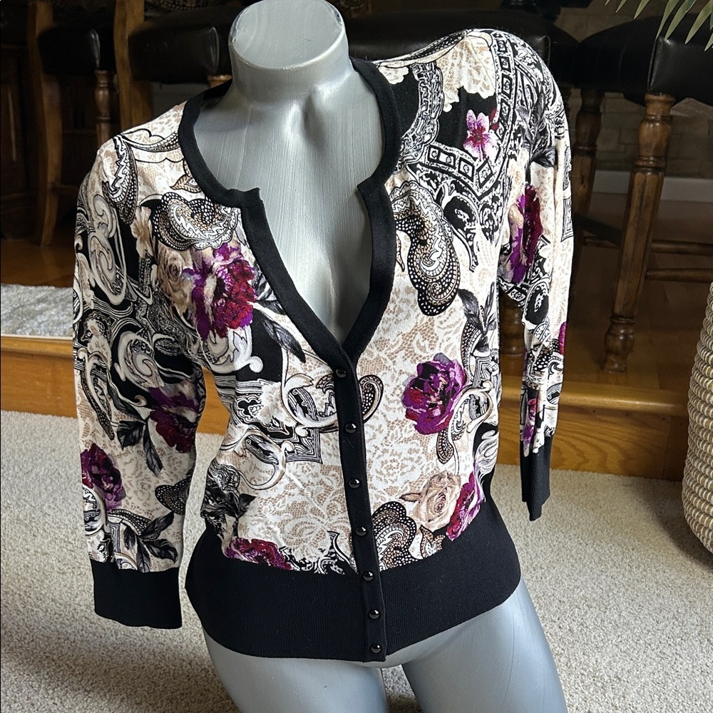 WHITE HOUSE BLACK MARKET, BEAUTIFUL PRINT CARDIGAN